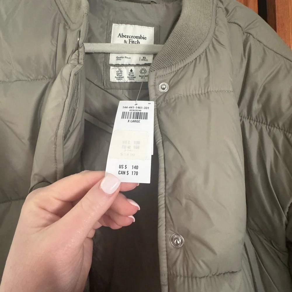 NWT Abercrombie Bomber Jacket - Picture 4 of 6
